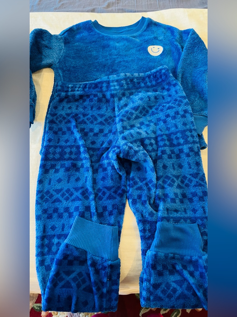 Cozy Blue Fuzzy Two-Piece Loungewear Set with Smiley Patch blue size 6/7 boys